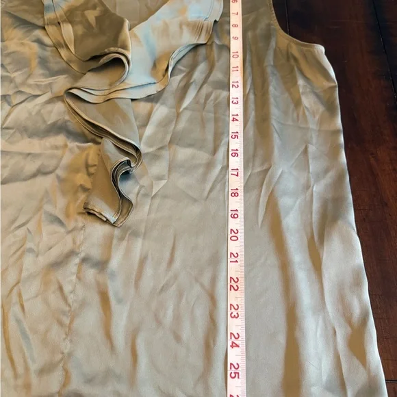 WHITE HOUSE BLACK MARKET Olive Green Ruffle Sleeveless Top, size XL - Picture 5 of 8